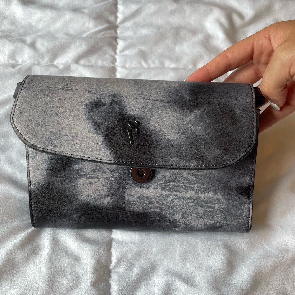 Simply Vera Wang Chic Black and Gray Clutch